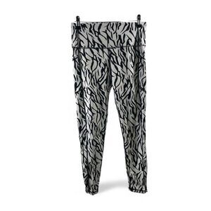 Zyia Active Black and White Safari Pocket 25 inch Leggings Size 8-10